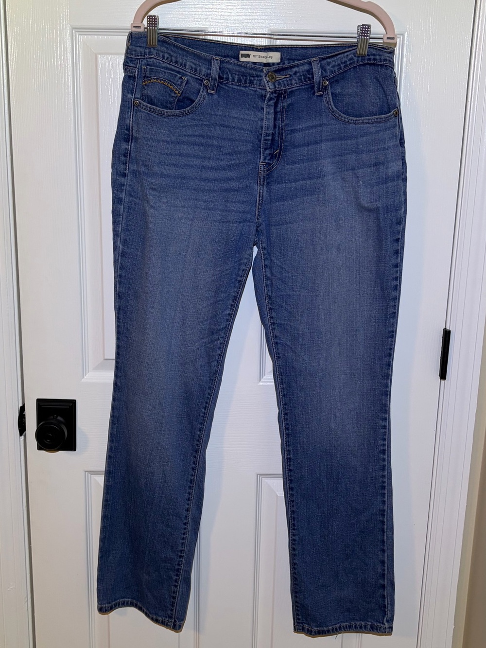 Levi Strauss 505 Mid-Rise Straight Leg Stretch Jeans in Blue. Size 31/32 Length